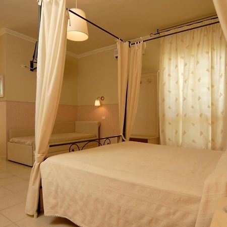 Hotel Mocambo Piscina E Spiaggia ซัน เบเนเดตโต เดล ตรอนโต ภายนอก รูปภาพ