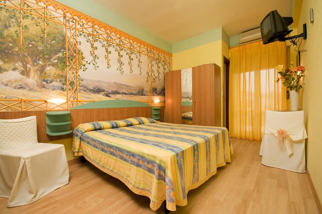 Hotel Mocambo Piscina E Spiaggia ซัน เบเนเดตโต เดล ตรอนโต ห้อง รูปภาพ