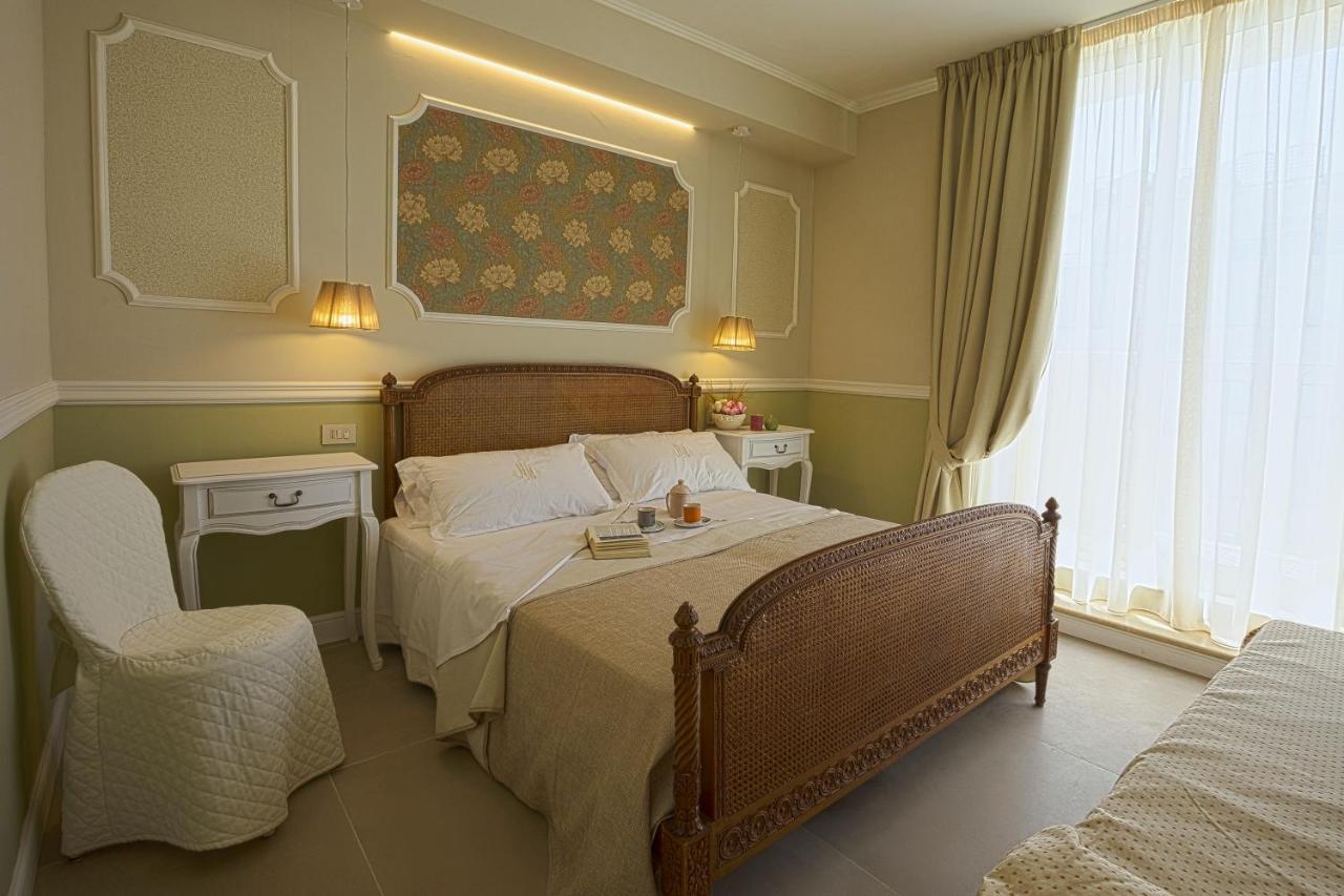 Hotel Mocambo Piscina E Spiaggia ซัน เบเนเดตโต เดล ตรอนโต ภายนอก รูปภาพ
