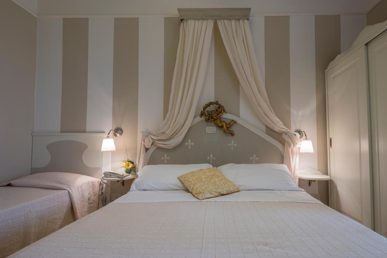 Hotel Mocambo Piscina E Spiaggia ซัน เบเนเดตโต เดล ตรอนโต ภายนอก รูปภาพ