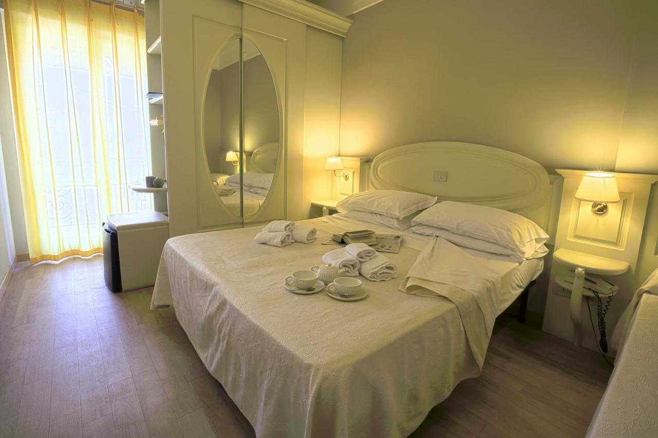 Hotel Mocambo Piscina E Spiaggia ซัน เบเนเดตโต เดล ตรอนโต ภายนอก รูปภาพ